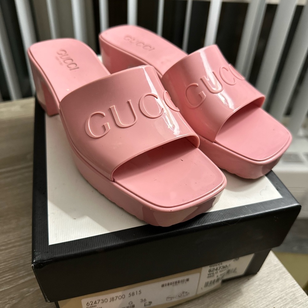 Gucci Rild Rose rubber mule